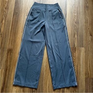 Athleta Venice Wide Leg Pants in Gray with white piping Size S